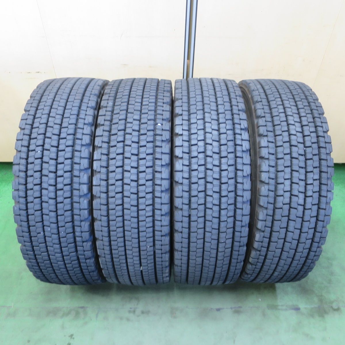 バリ溝！25年！9分★トラック タイヤ 245/70R19.5 136/134J スタッドレス ブリヂストン W900 19.5インチ★6050512イスタ