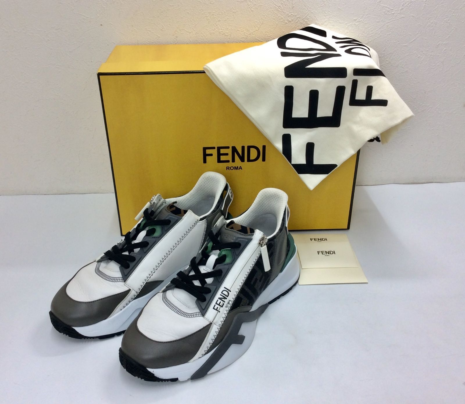 美品】FENDI FLOW フェンディ フロー ズッカ サイドジップ ロゴ レザー 
