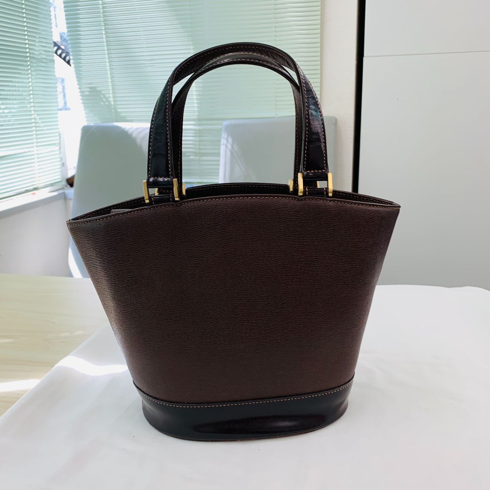 希少・極美品】Burberrys ヴィンテージ ハンドバッグ 筒型 レザー