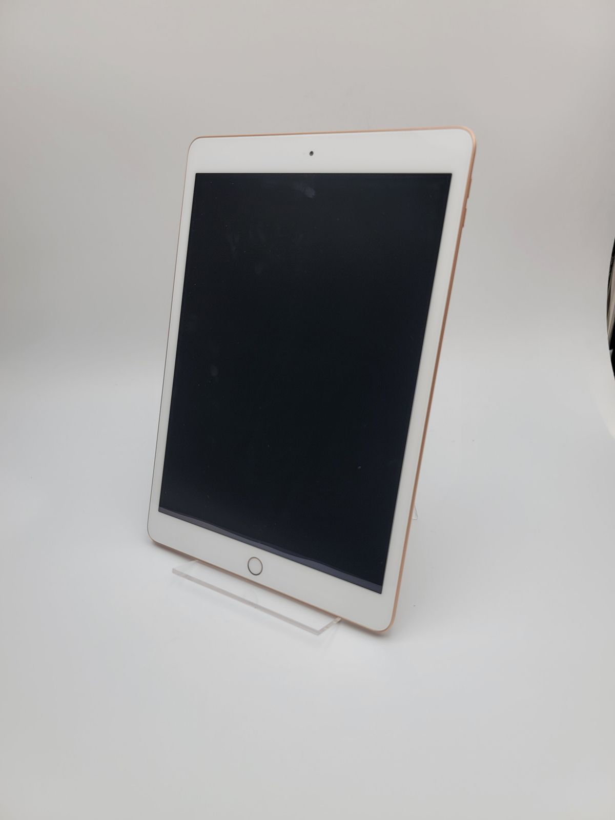 iPad 第8世代 32GB ゴールド Wi-Fi 中古C - メルカリ