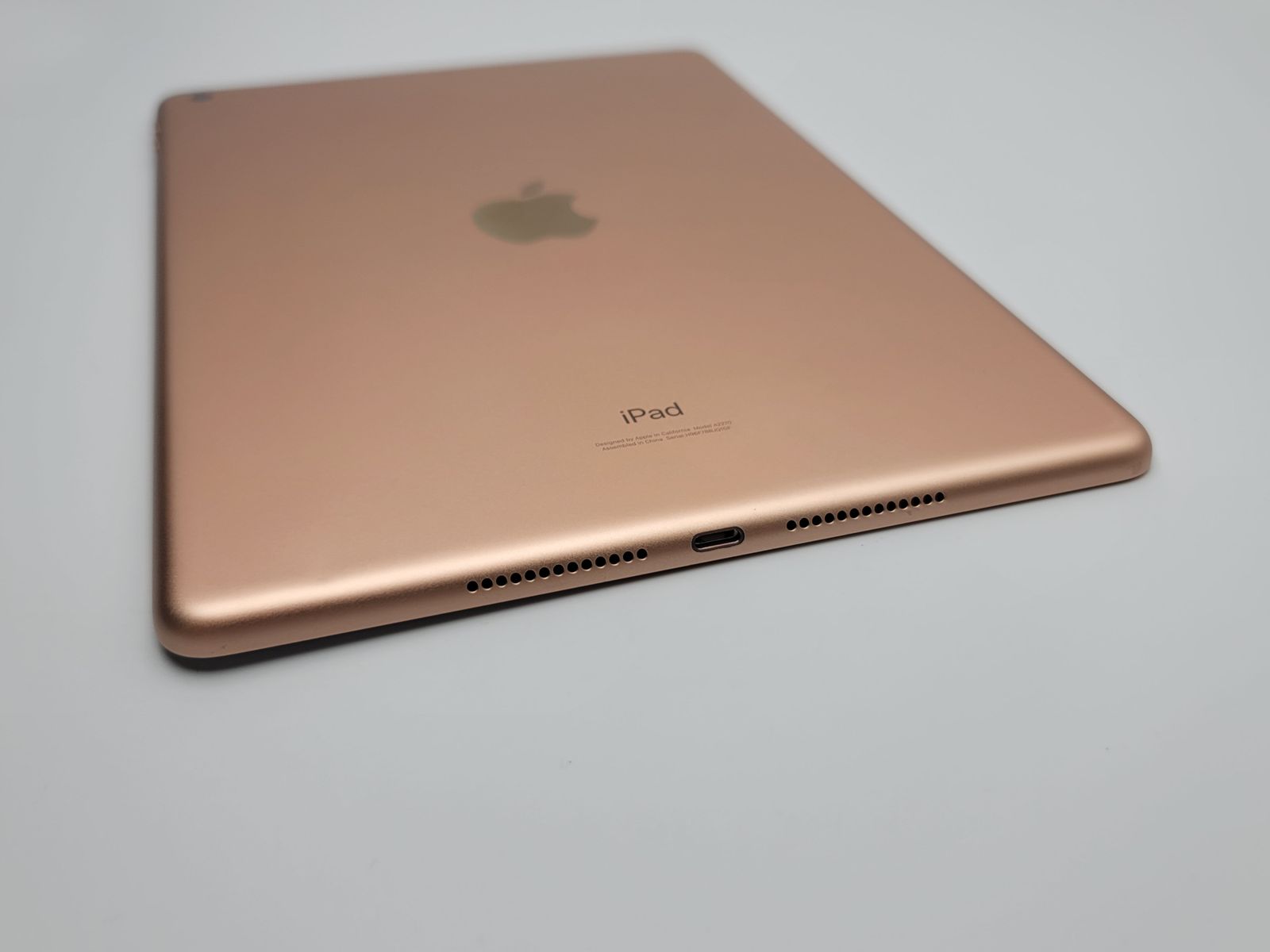 iPad 第8世代 32GB ゴールド Wi-Fi 中古C - メルカリ