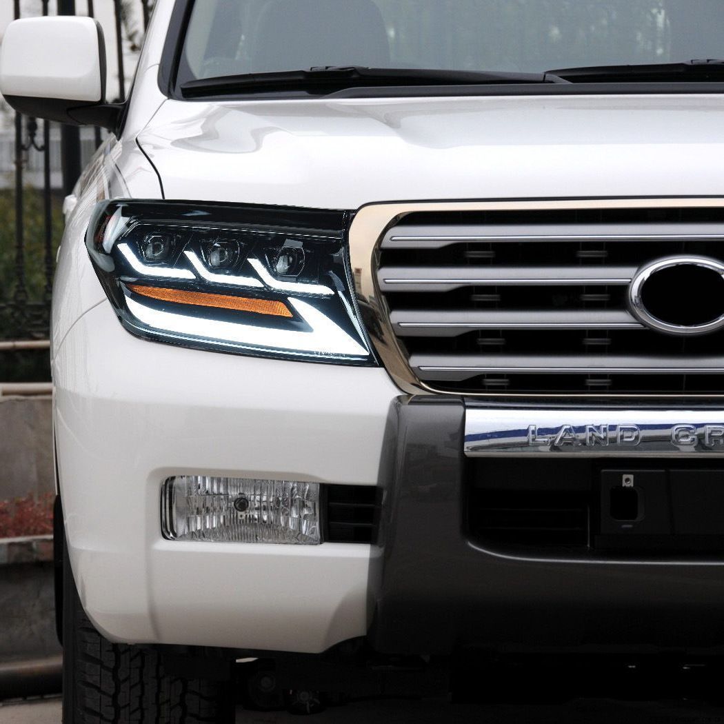 Toyota Land Cruiser (トヨタ・ランドクルーザー) 2007-2015専用 LEDヘッドライト デイライト内蔵 プロジェクター式ターンシグナル 高輝度 視認性向上 夜間走行安全 ドレスアップ効果抜群防水頑丈 スタイリッシュ おすすめ 送料無料
