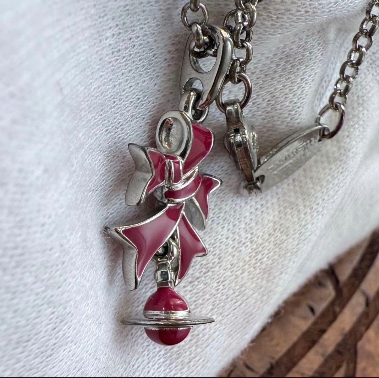 廃盤レアVivienneWestwood リボン/ドロップオーブペンダント赤 - メルカリ