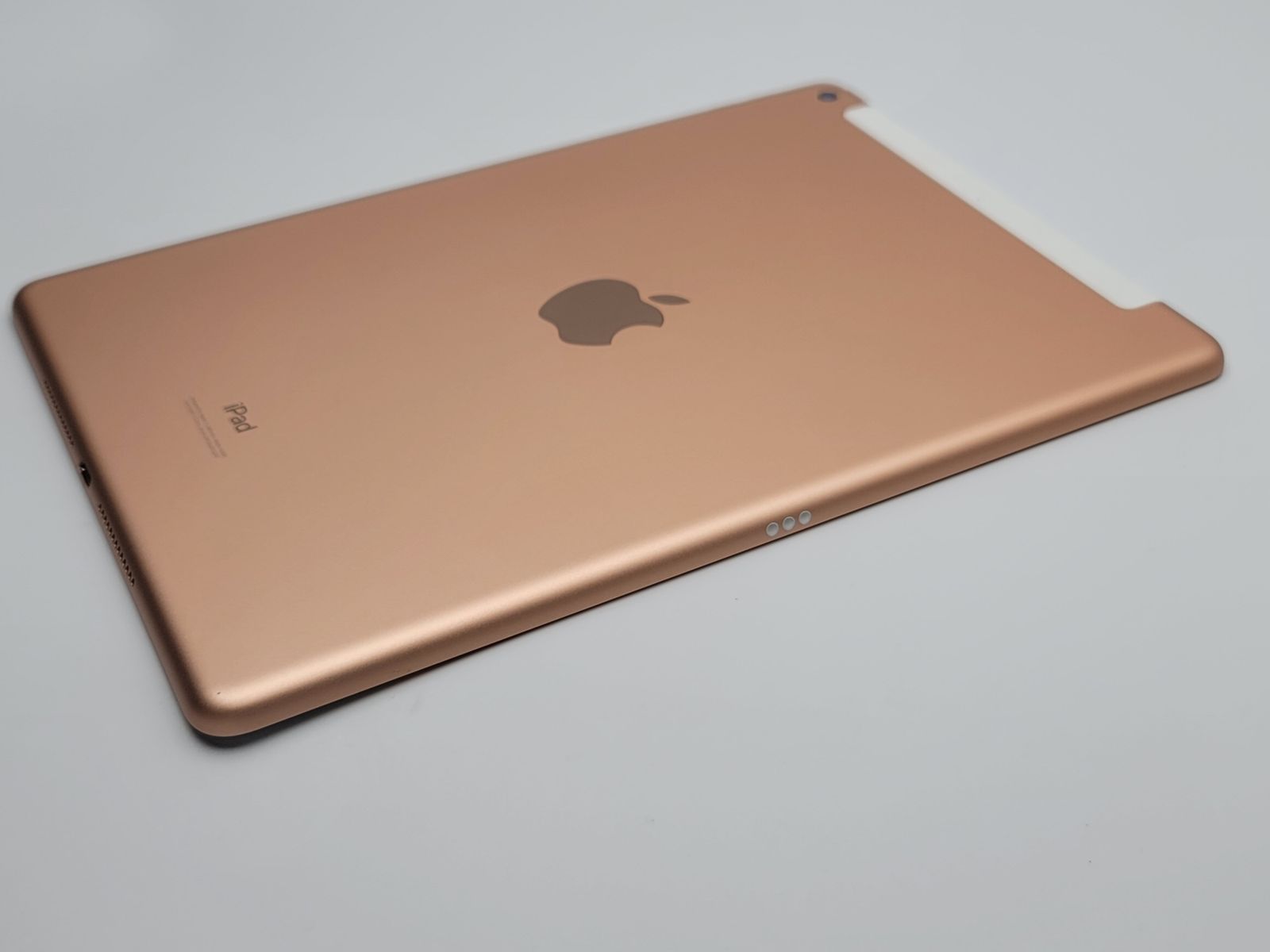 バッテリー86%！iPad8世代　32GB Wi-Fi + Cellular タブレット 【B】iPad 第8世代 32GB ゴールド wifi+Cellular