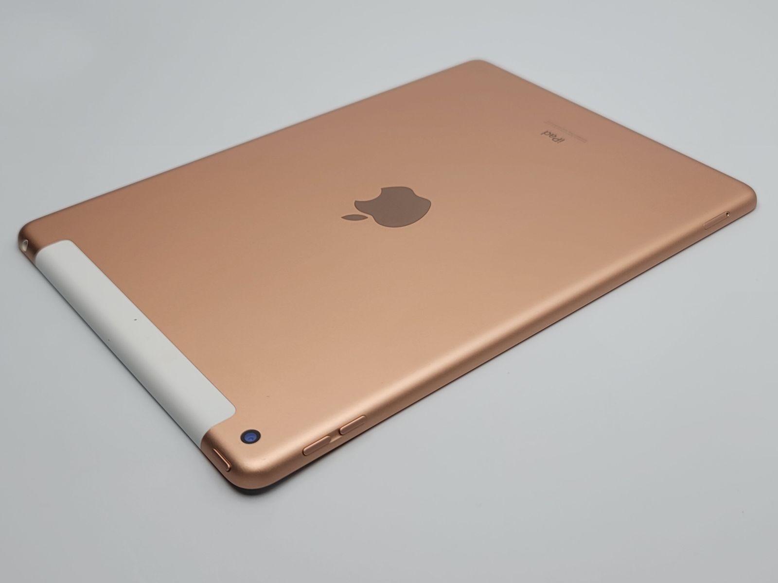 B】iPad 第8世代 32GB ゴールド wifi+Cellular バッテリー【91%】 SIM