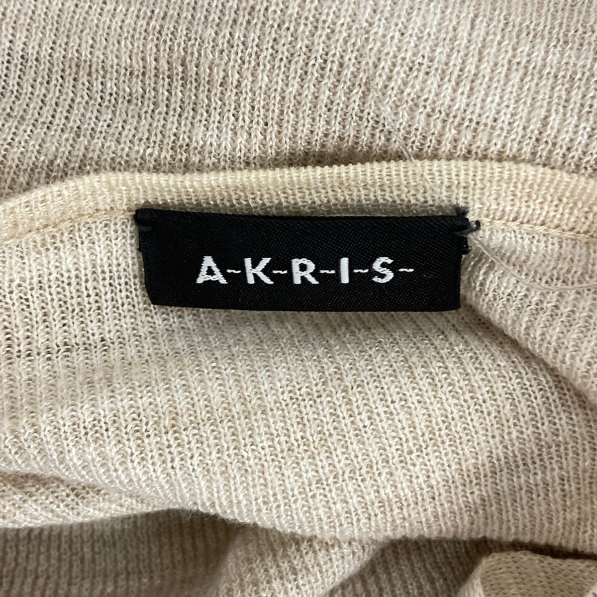 AKRIS(アクリス) カーディガン サイズ8(US) M レディース - ベージュ 長袖 AKRIS(アクリス) カーディガン レディース美品 - ベージュ 長袖/ロング