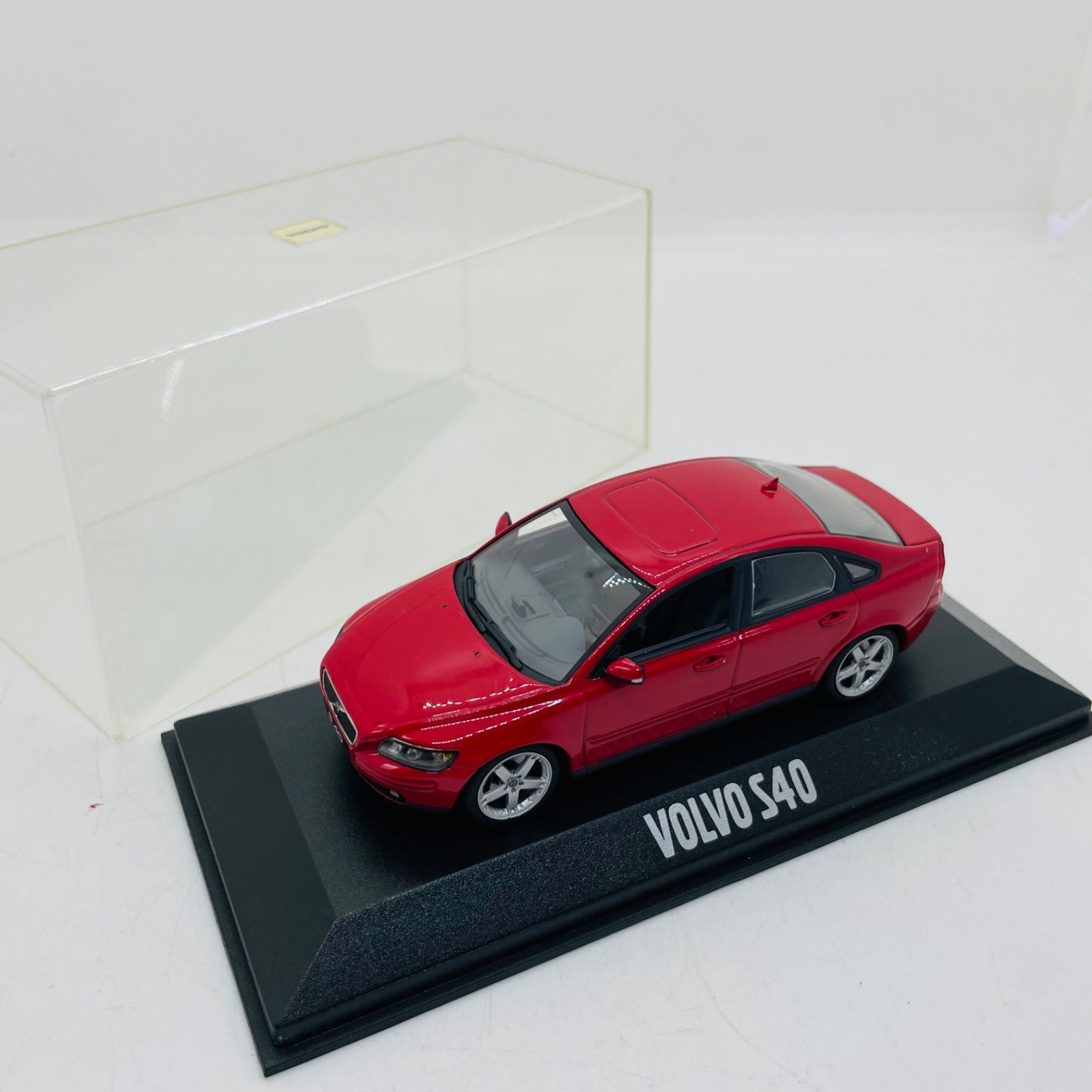 1/43 ミニカー　ボルボvolvo V70レッド　ディーラー正規品モデルカー 61QYDw8TjHL._AC_UF894,