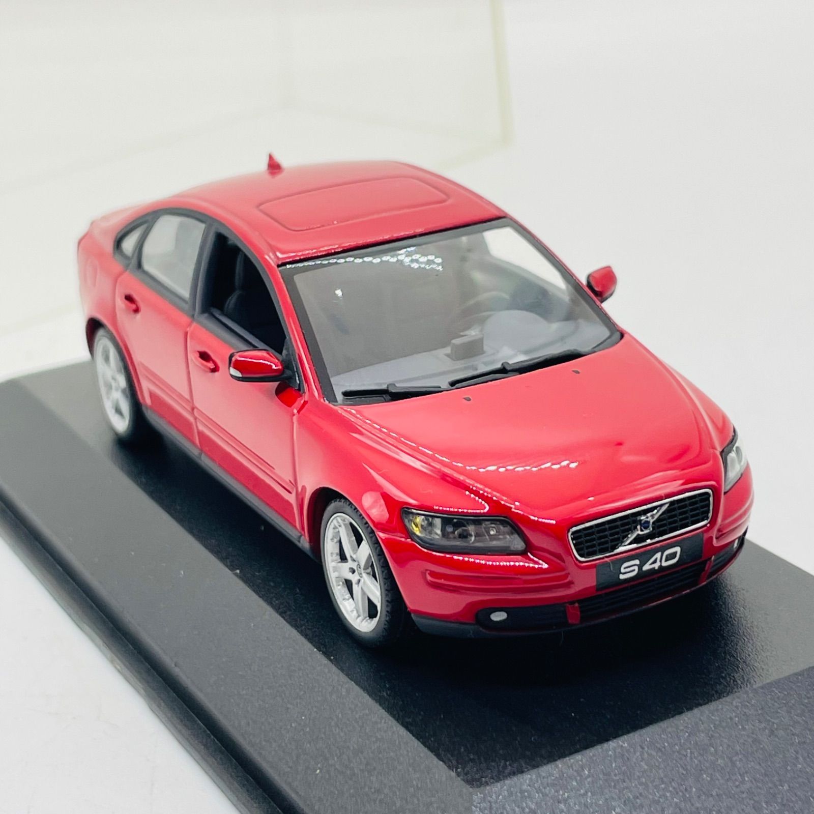1/43 ミニカー　ボルボvolvo V70レッド　ディーラー正規品モデルカー nr/5.7/3】正規ディーラー VOLVO ボルボ S40 1/43スケールミニカー