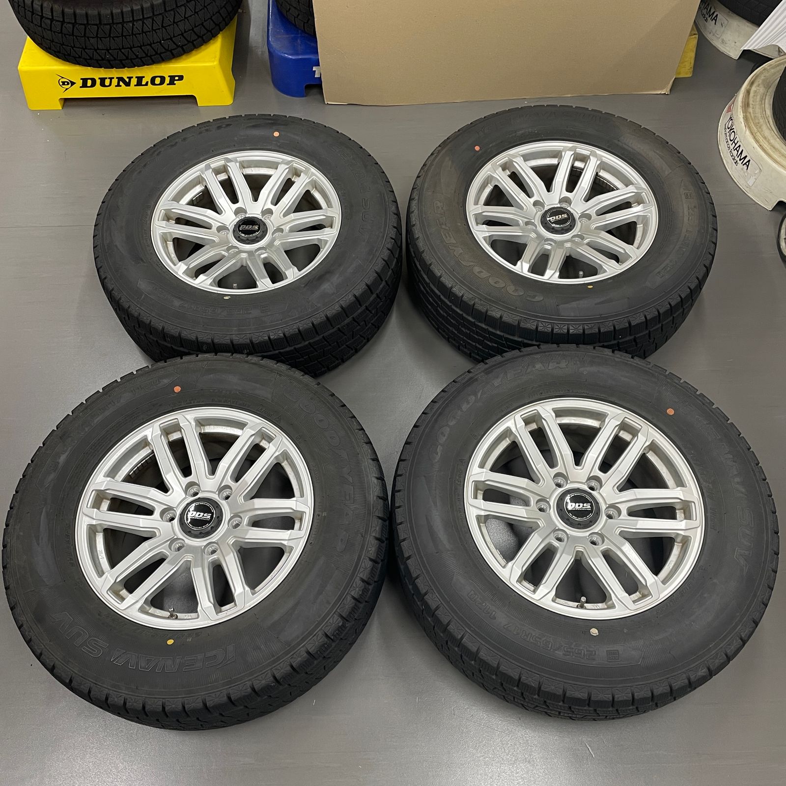 BADX D.O.S. VS-T6 17inch 7.5J +25 6H/139.7 GOODYEAR ICE NAVI SUV 265/65R17 タイヤホイール4本セット【中古】