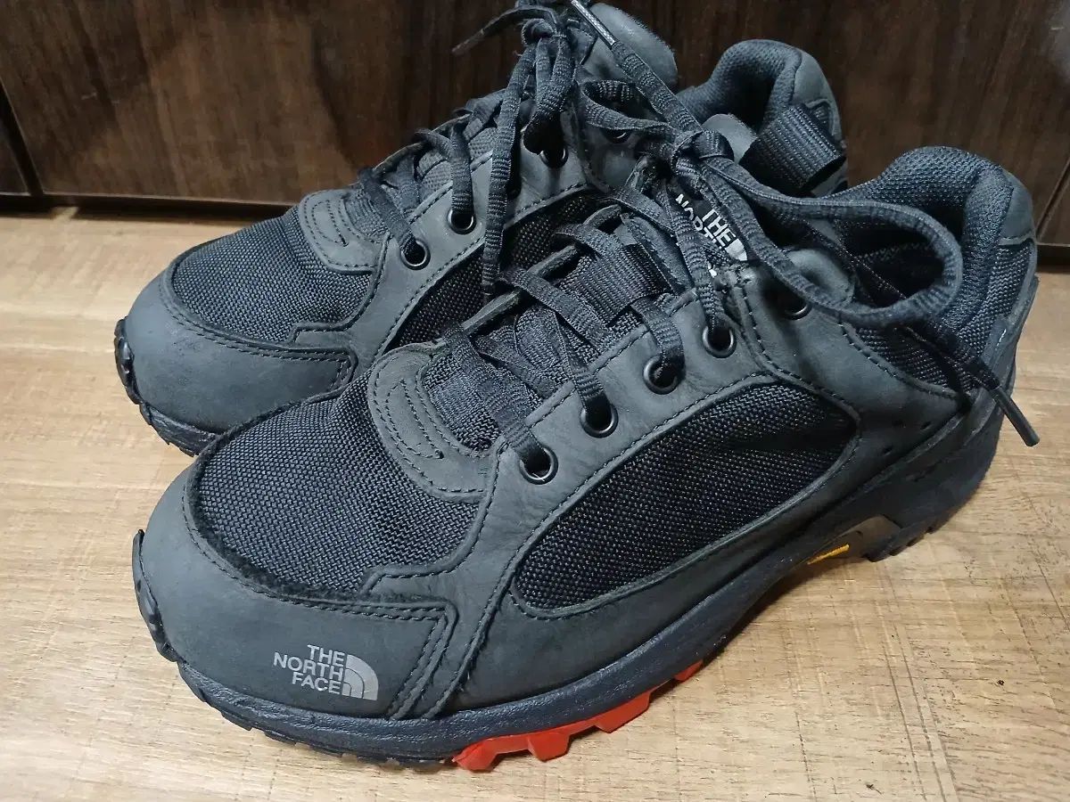 THE NORTH FACE ブラック トレッキングシューズ 登山靴 250mm