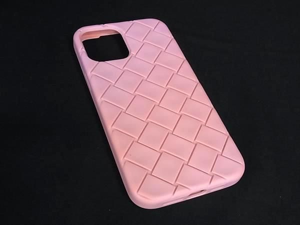 BOTTEGA VENETA ボッテガヴェネタ イントレチャート ラバー iPhone15