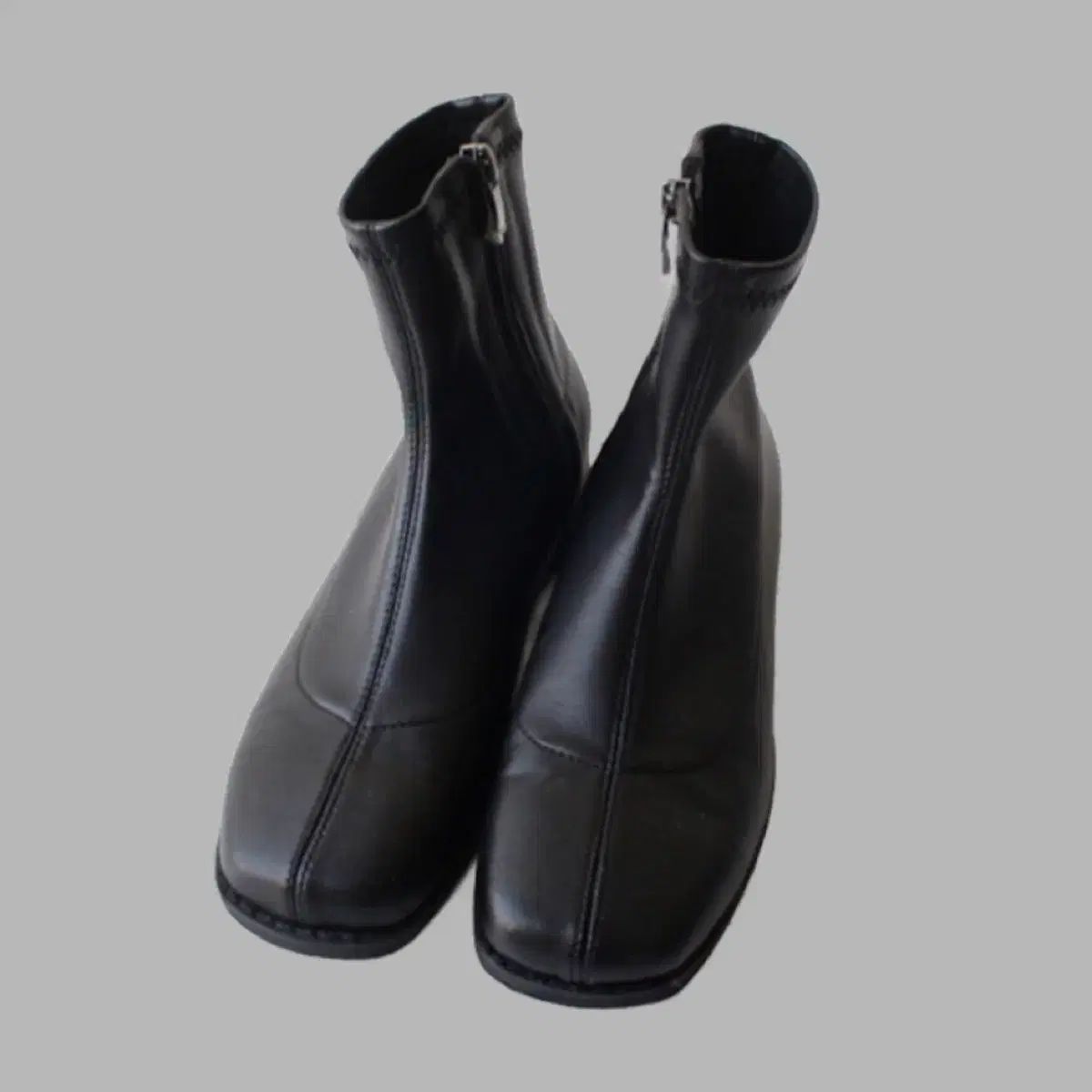 ア・リトルビット square black ankle boots スタシ アンクルブーツ 2