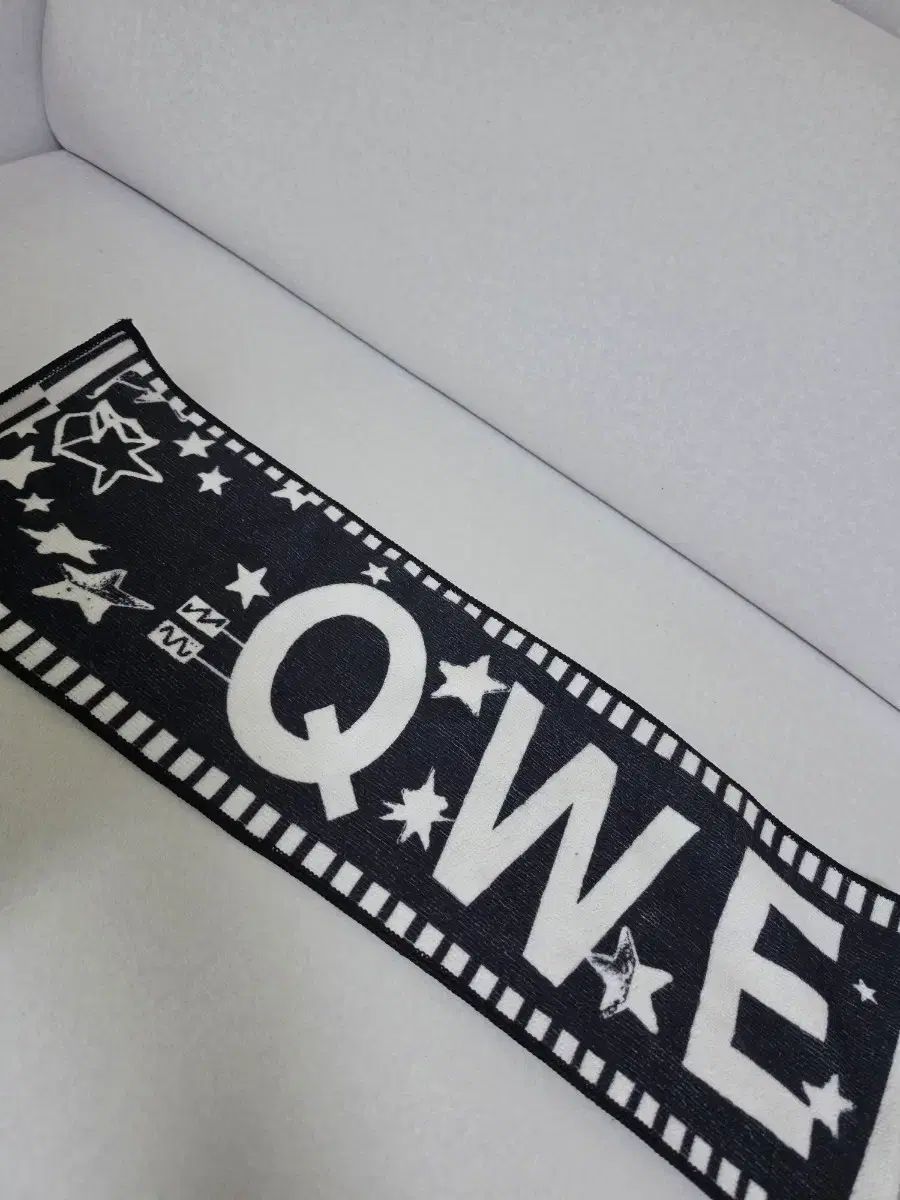 QWER カニ 1期 スローガン 出品