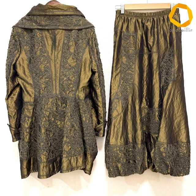 EIKO KONDO 総柄ショートジャケット 42 変形デザイン 光沢素材 anc エイココンドウ EIKO KONDO セットアップ 42 カーキ系 ツーピース