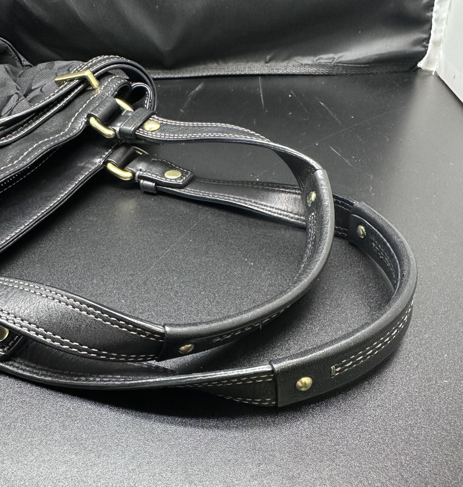 コーチ シグネチャー ハンドバッグ 黒 G金具 B26042627 - メルカリ