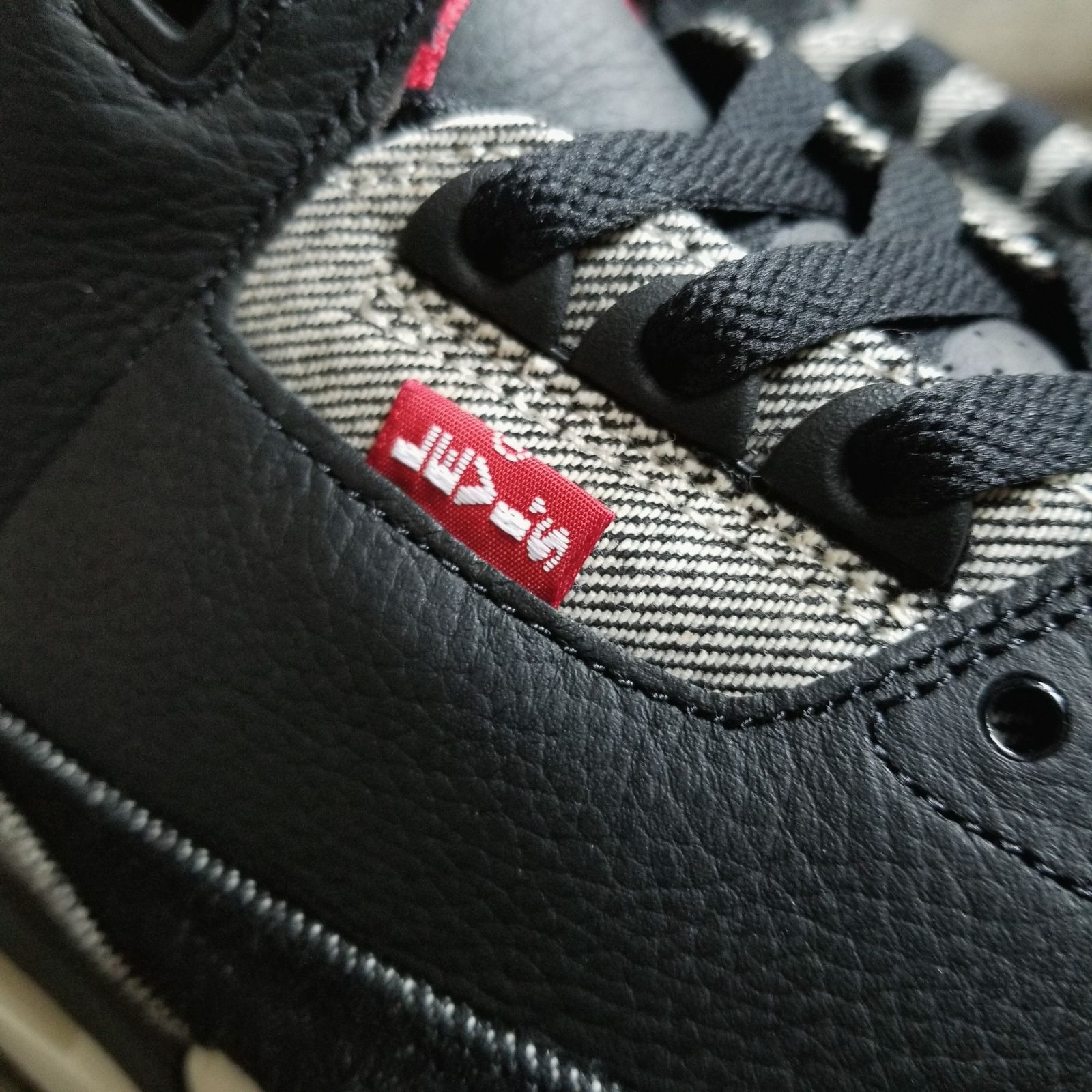 NIKE × LEVI