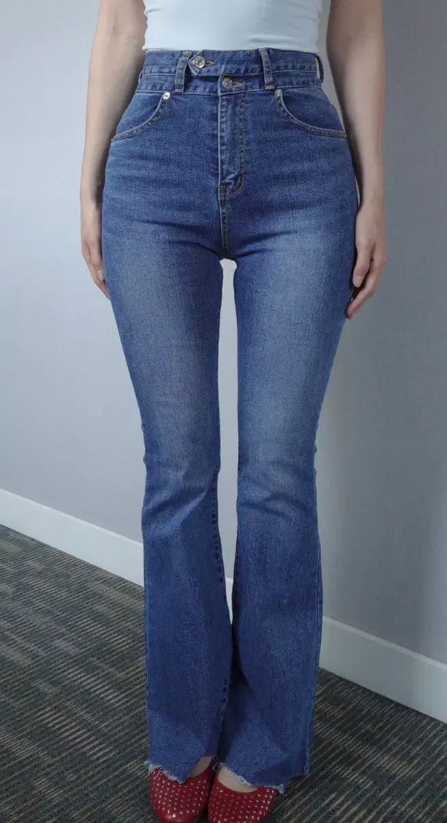 アイ ボレット two high boots-cut denim jean