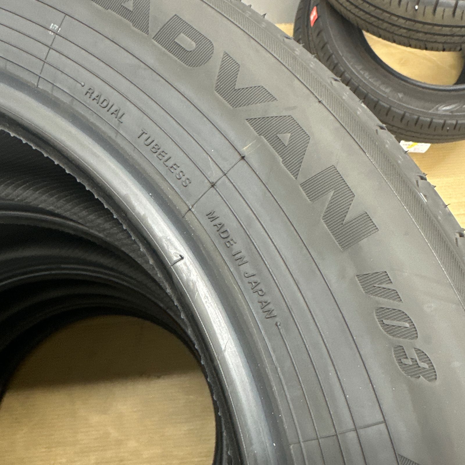 225/60R18 100H 2025年製 YOKOHAMA ADVAN V03 SUV ミニバン 4本セット