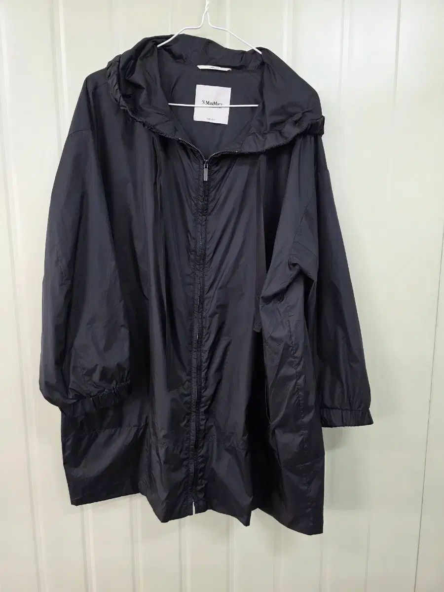 S Max Mara ブラック フード アウター 042 28,912円