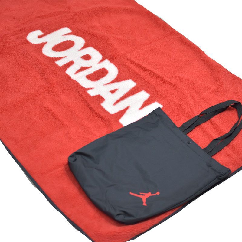 海外限定 JORDAN REVERIBLE BIG BLANKET - メルカリ
