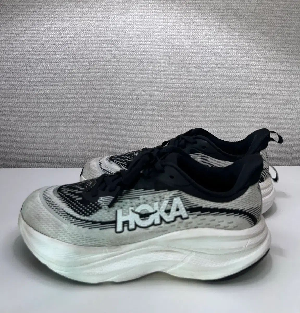 HOKA ONE ONE ホカオネオネ スカイ フルイドフロー ワイド ランニングシューズ (240)