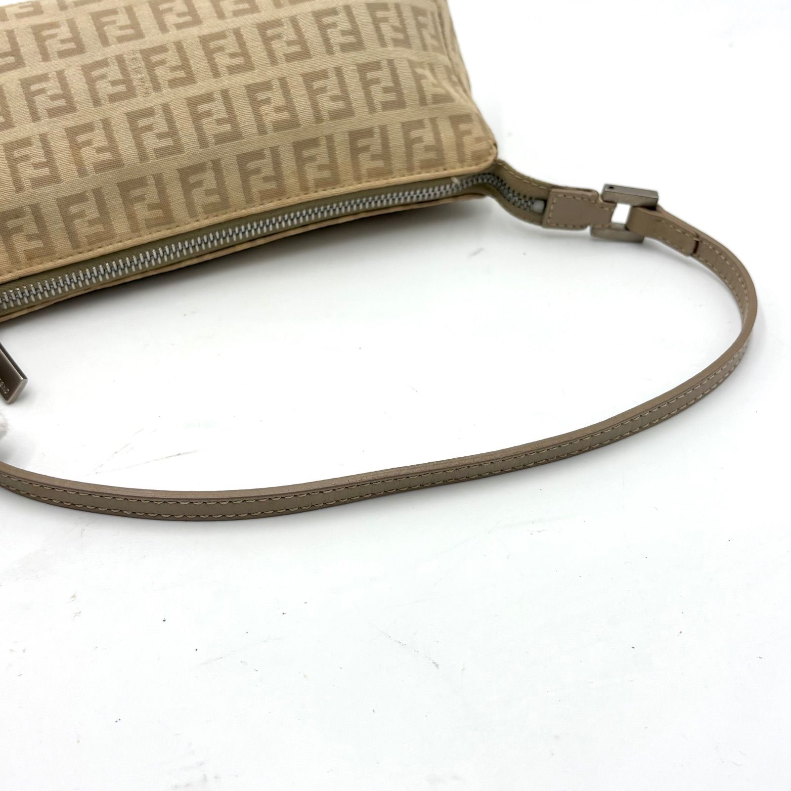 FENDI フェンディ ズッキーノ柄 アクセサリーポーチ ワンショルダー 
