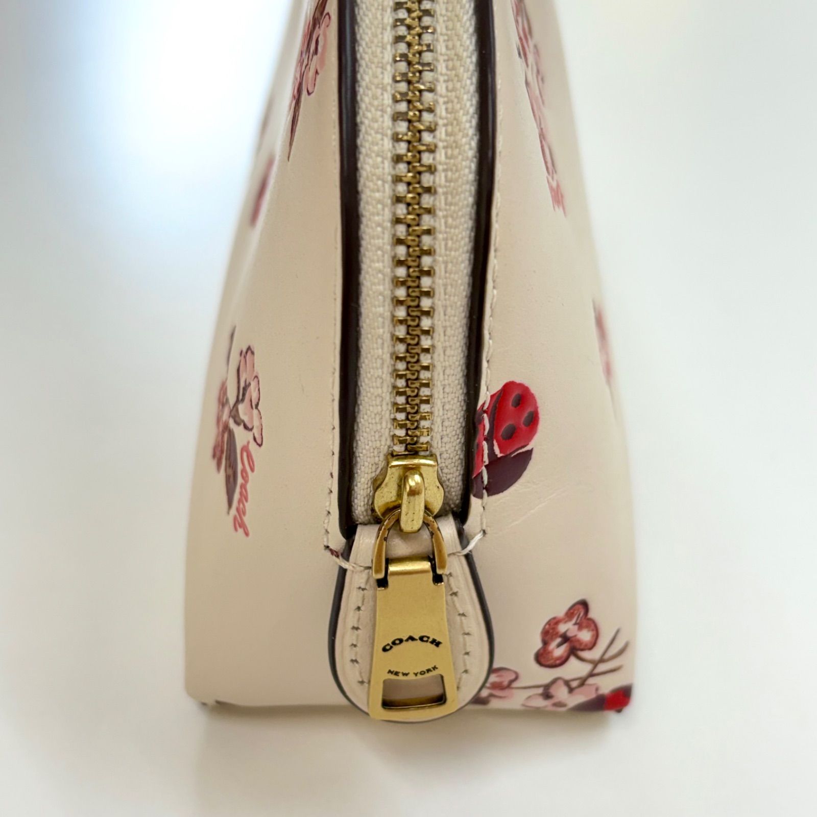 希少美品⭐️COACH コーチ】 花柄 てんとう虫 レザー ポーチ コスメ