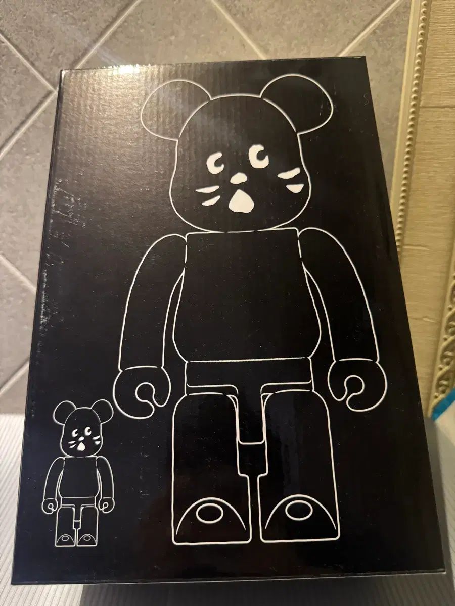 BE@RBRICK(ベアブリック) 400%+100% 냐 フロッキー バージョン BEARBRICK NYA FL