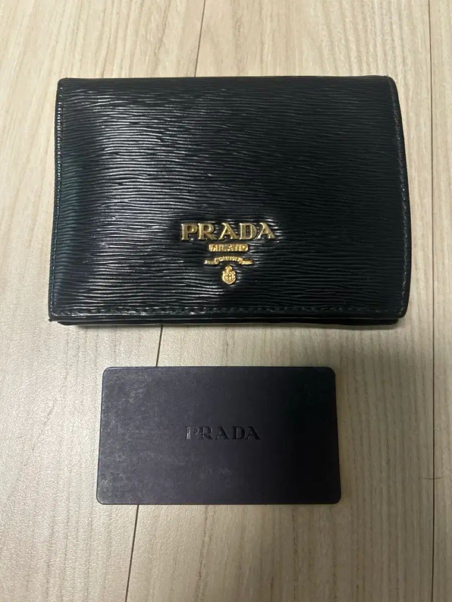 PRADA プラダ 二つ折り財布 ブラック