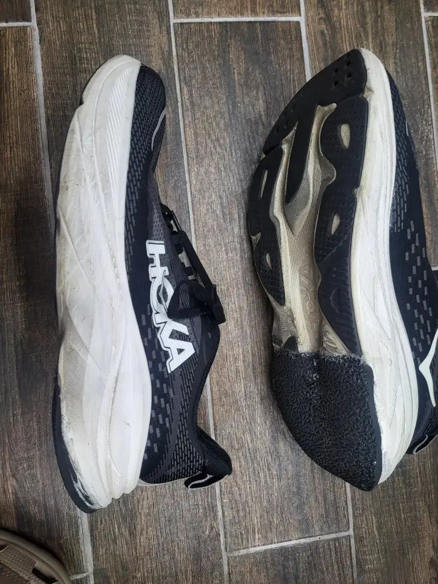 HOKA ONE ONE ホカオネオネ ブラック/白 スニーカー 280