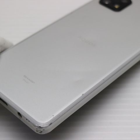 美品 AQUOS sense6s SHG07 シルバー スマホ 白ロム 土日祝発送OK 09000