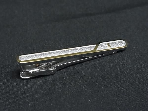 YVESSAINTLAURENT イヴサンローラン タイクリップ ネクタイピン アクセサリー ビジネス 紳士 メンズ シルバー系×ゴールド系 DN1105