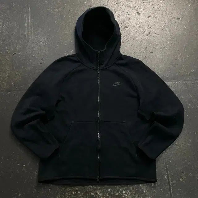 105 NIKE テックパック フードジップアップ
