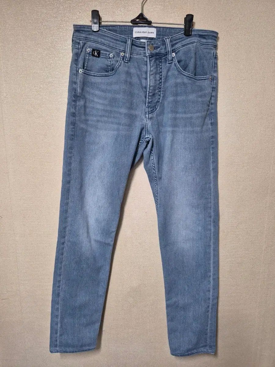 Calvin Klein Jeans(カルヴァンクラインジーンズ) モダン テーパードフィット ジーンズ
