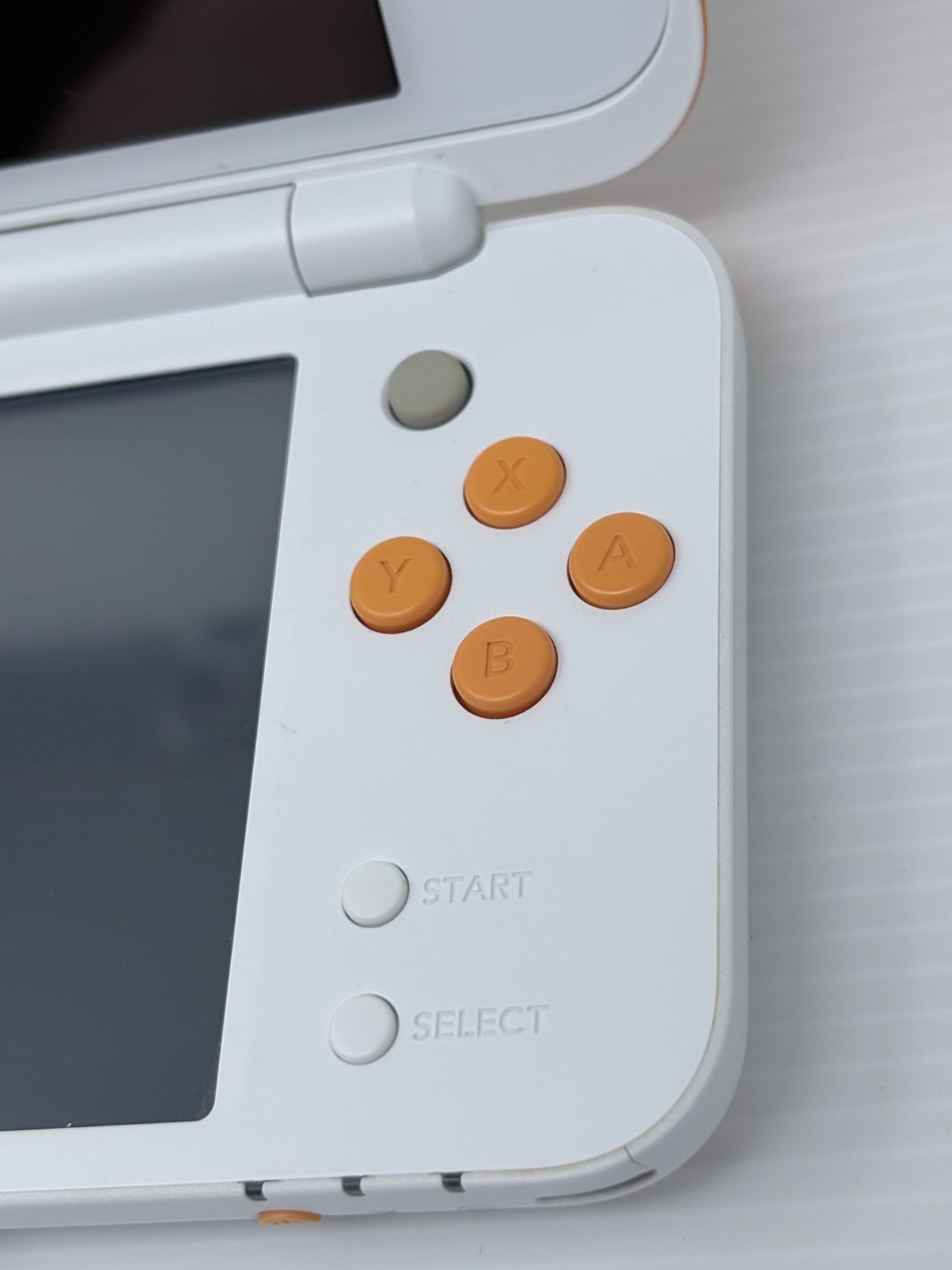 画面キズ無し】New ニンテンドー 2DS LL ホワイト×オレンジ アダプタ
