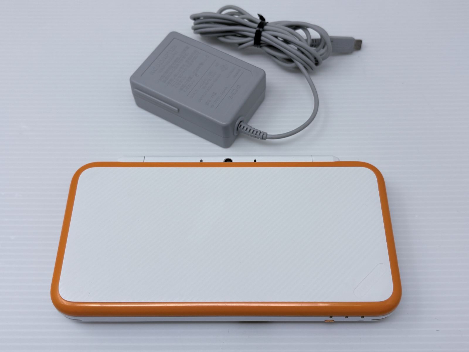 画面キズ無し】New ニンテンドー 2DS LL ホワイト×オレンジ アダプタ