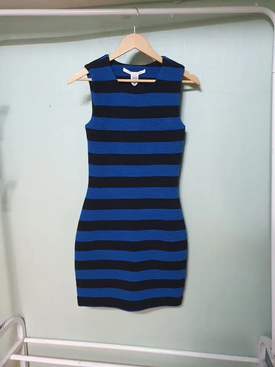新品 DVF (ダイアン・フォン・ファステンバーグ) ONE PIECE サイズ 2