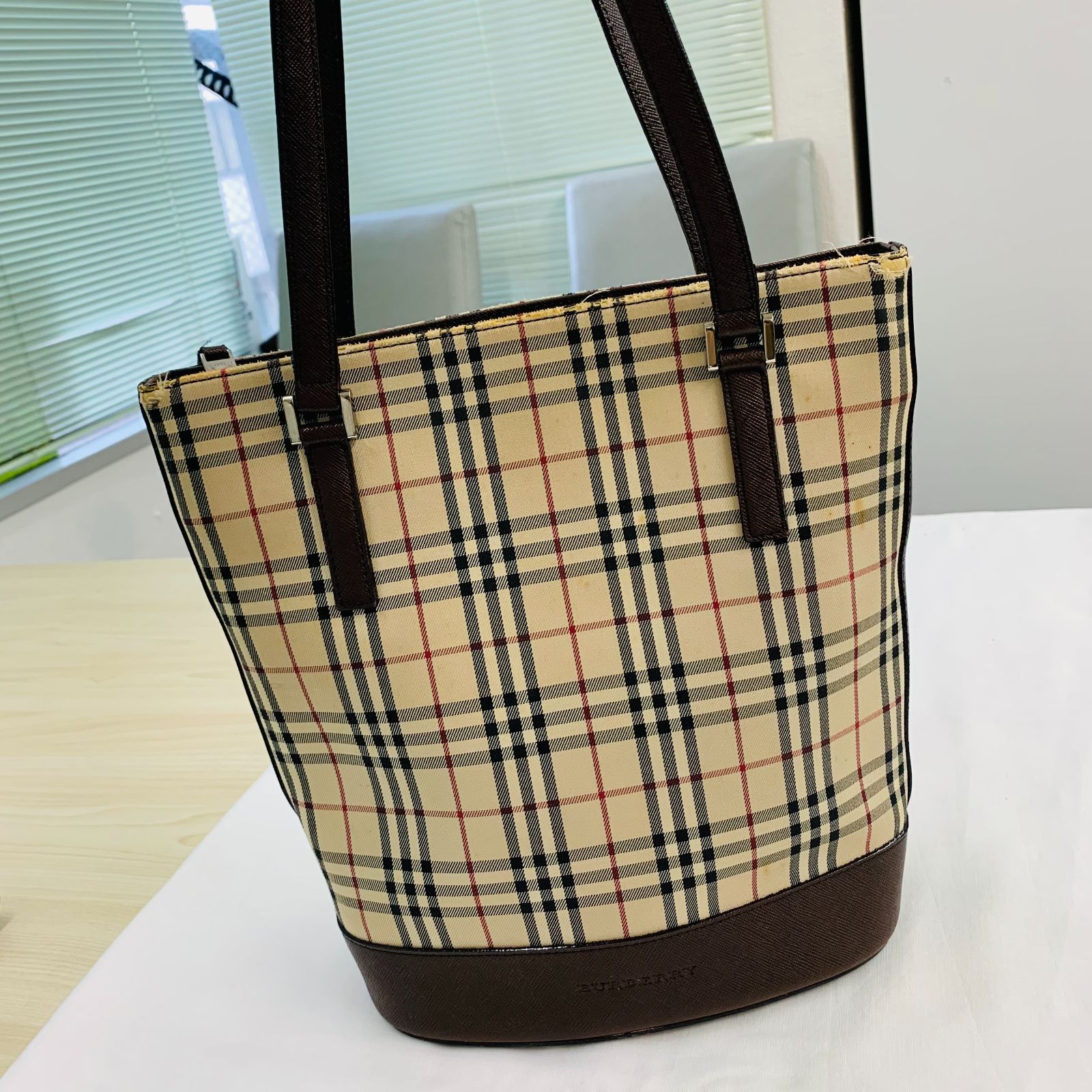 Burberry ノバチェック　ブラック　バケツ型　トートバッグ Burberry ノバチェック バケツ型 トートバッグ - メルカリ