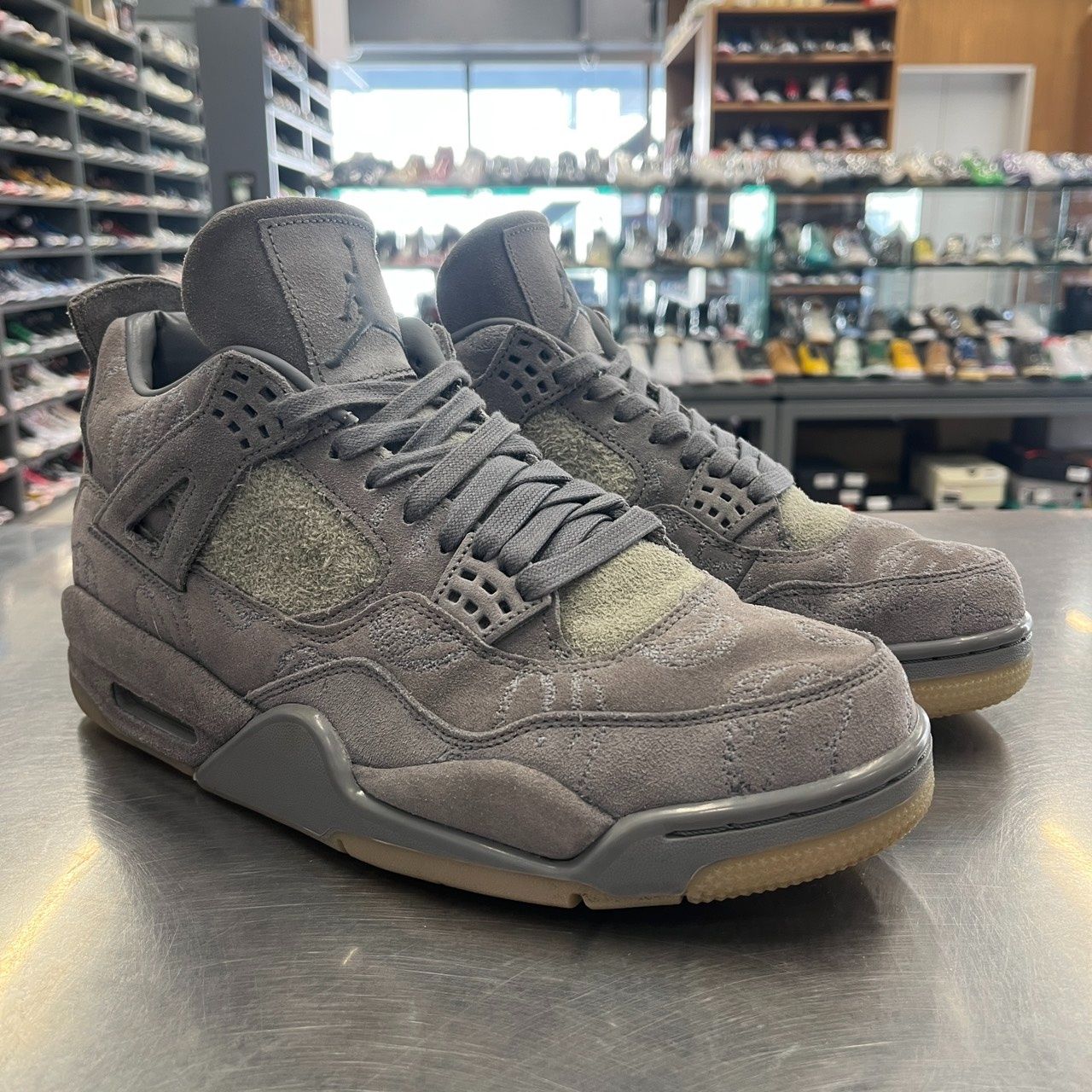 【US9.5】 AIR JORDAN 4 RETRO KAWS 930155-003 【中古】 箱有