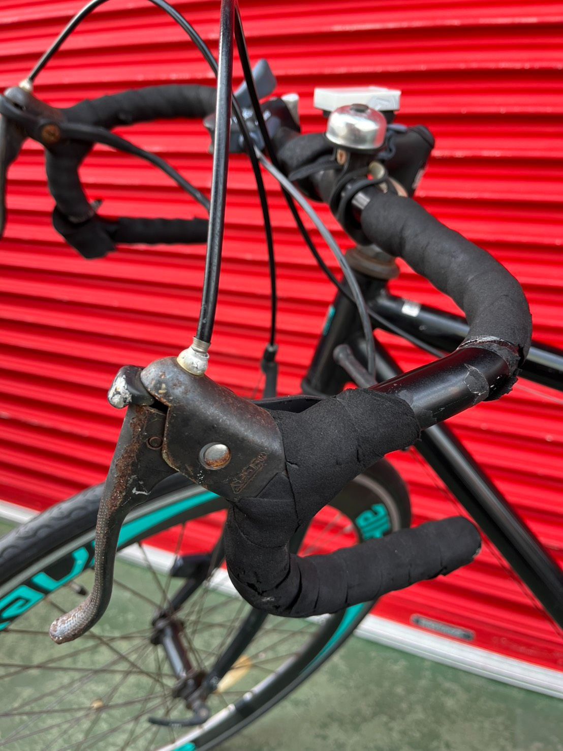 引取限定 クロスバイク 700C 自転車 700×28C シマノ7段変速ギア 軽量 