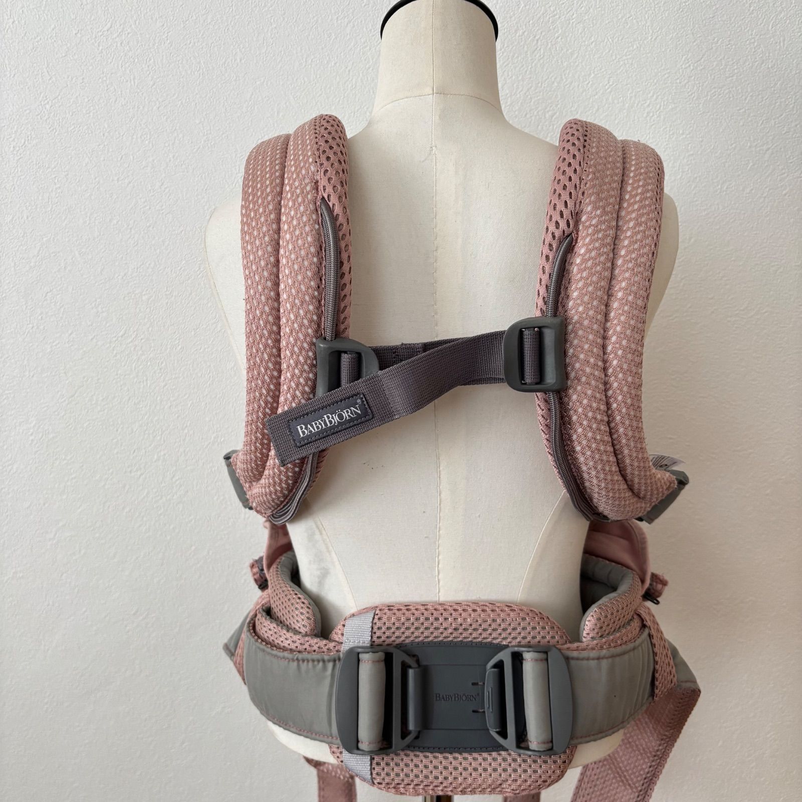 美品＊ベビービョルン ハーモニー BABYBJORN 抱っこ紐 ダスティピンク