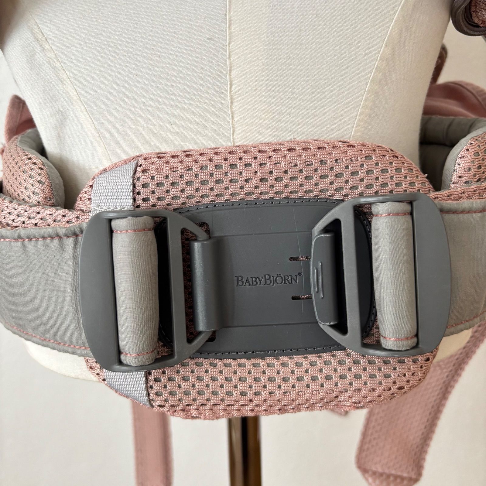 美品＊ベビービョルン ハーモニー BABYBJORN 抱っこ紐 ダスティピンク 