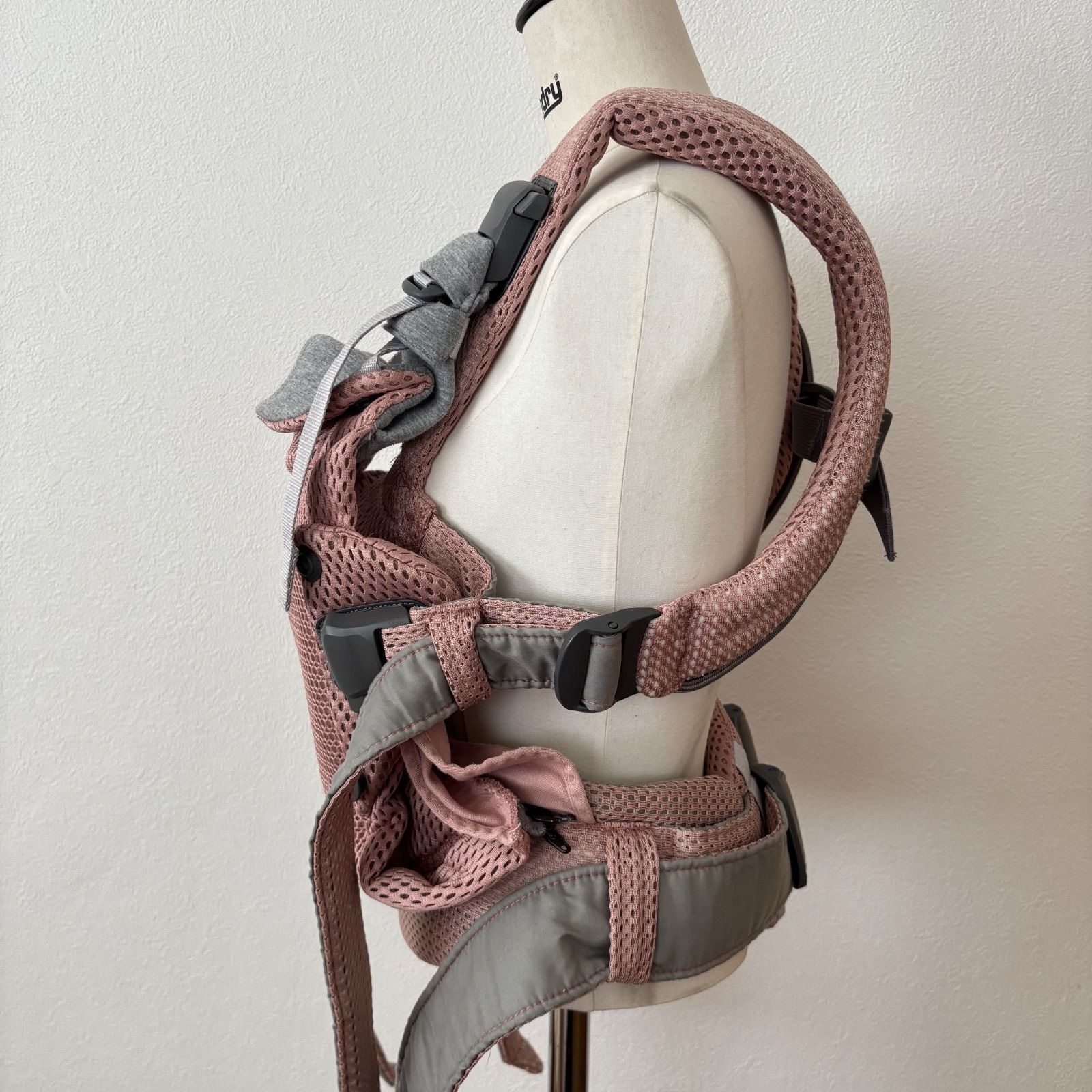 美品＊ベビービョルン ハーモニー BABYBJORN 抱っこ紐 ダスティピンク