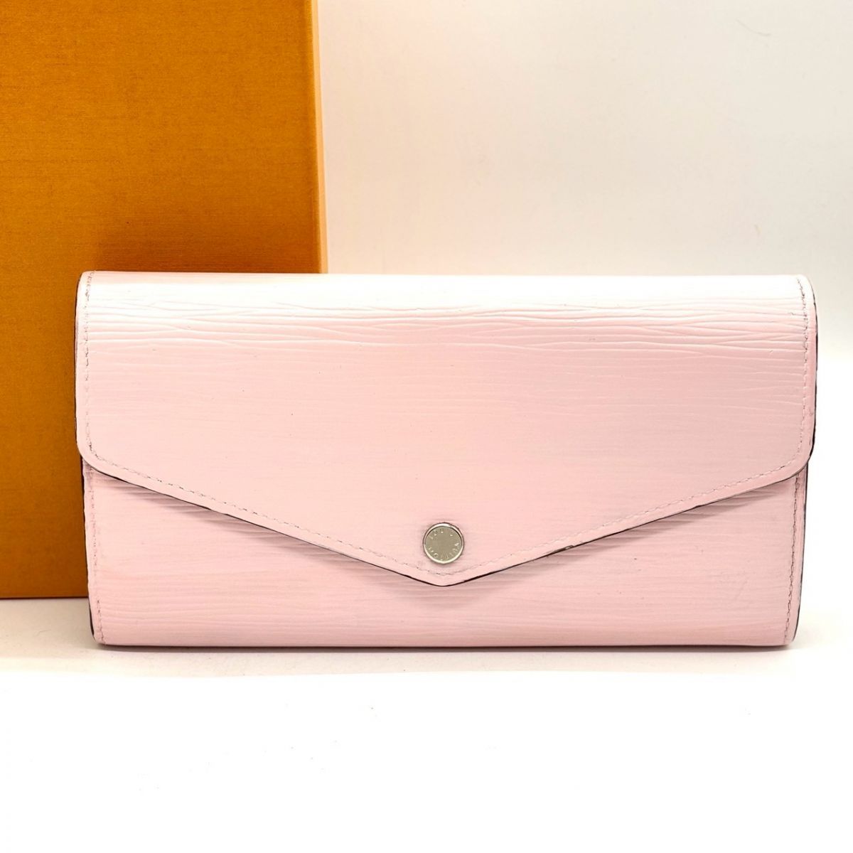 淡く、芯を纏う】 LOUIS VUITTON エピ ポルトフォイユサラ 16カード