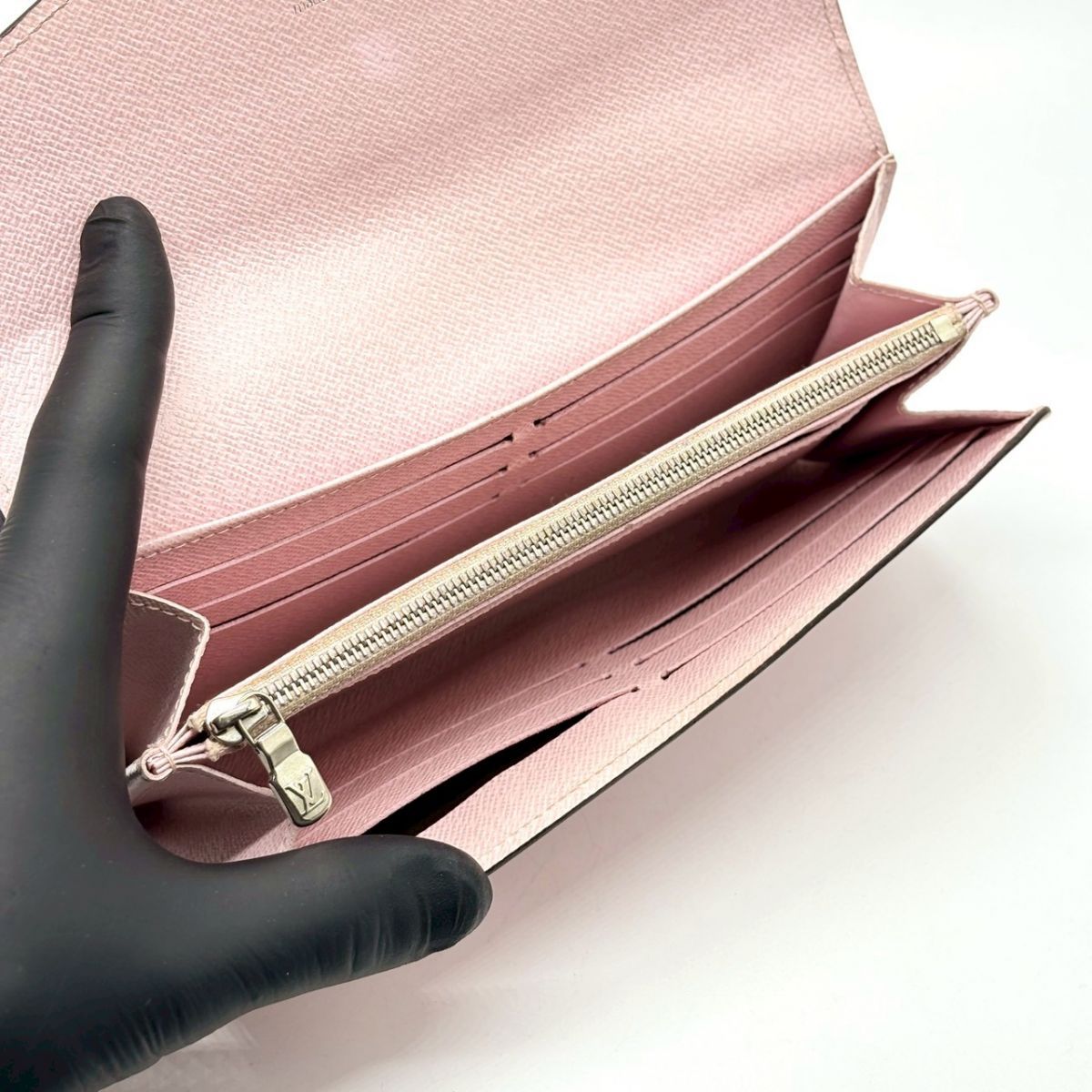淡く、芯を纏う】 LOUIS VUITTON エピ ポルトフォイユサラ 16カード