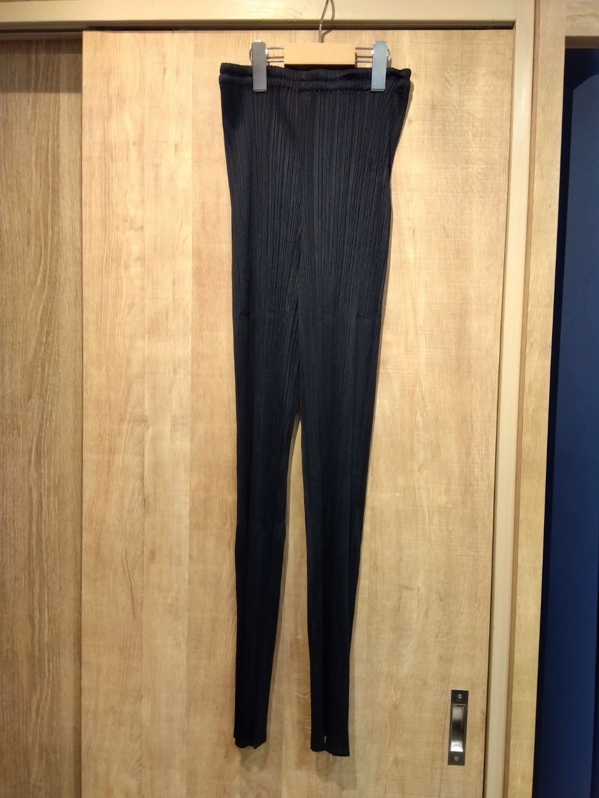 M08　PLEATS PLEASE プリーツプリーズ イッセイミヤケ　パンツ　黒　サイズ２