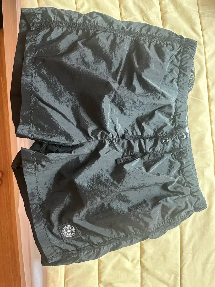 STONE ISLAND ストーンアイランド ナイロン ブラック ハーフパンツ
