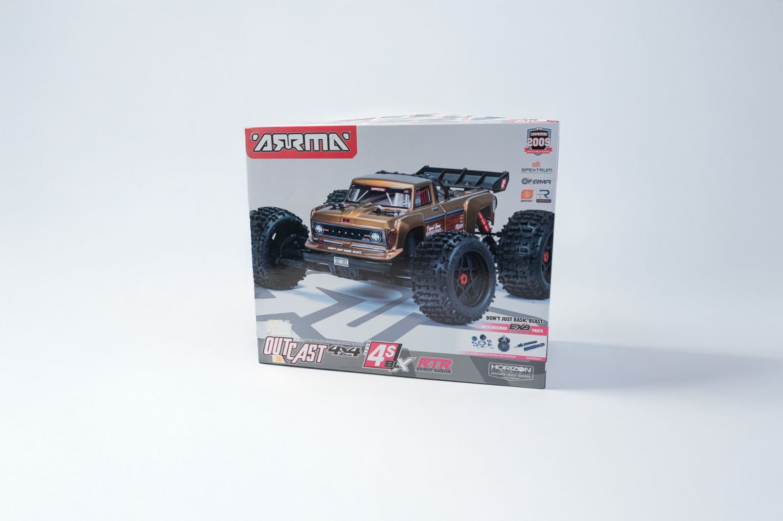 【新品】Horizon Hobby ARRMA OUTCAST 4X4 4S V2 BLX Stunt Truck RTR, Gunmetal　【ARRMA - ARA4410V2T1】- 1/10スケール
