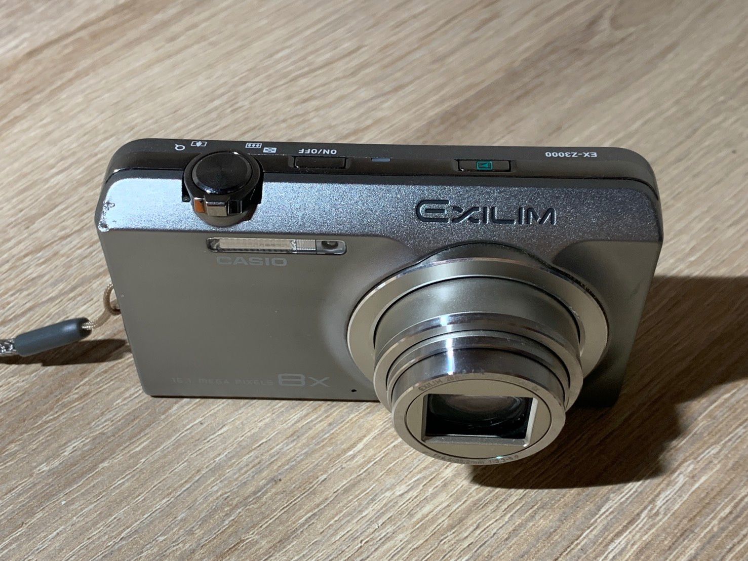 0554 Casio EXILIM EX-Z3000 シルバー デジカメ 動作確認済み 【宅 