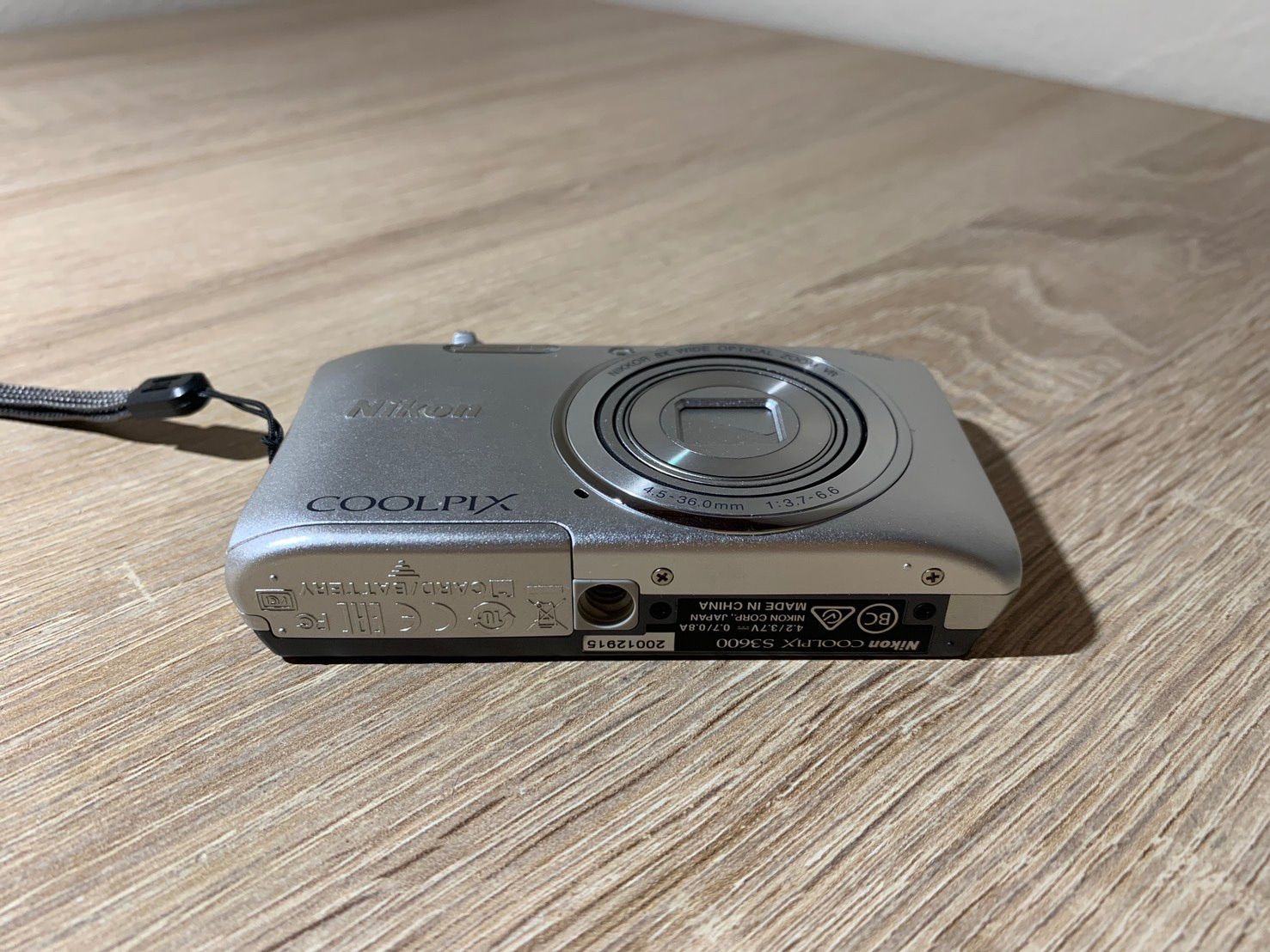 【動作確認済み】Nikon COOLPIX S3600 0581 Nikon COOLPIX S3600 シルバー デジカメ 動作確認済み 美品 【宅